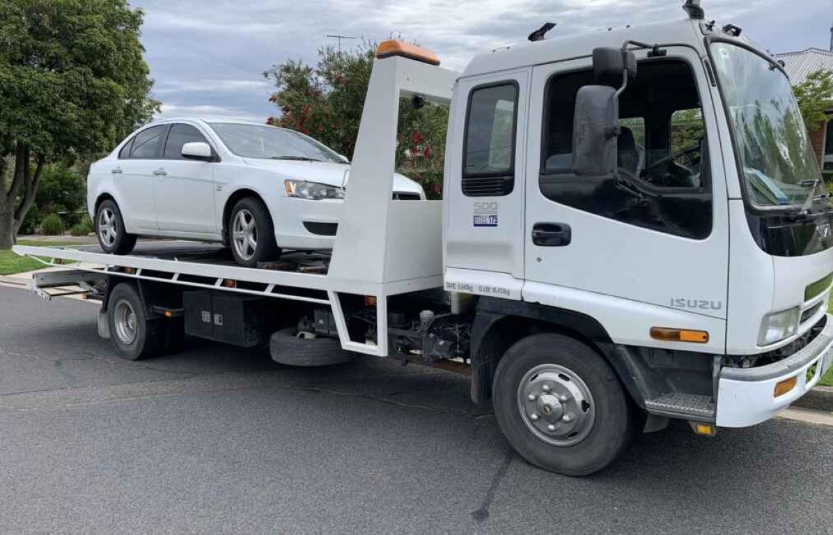 Long-distance towing service transporting vehicle safely from Milpitas